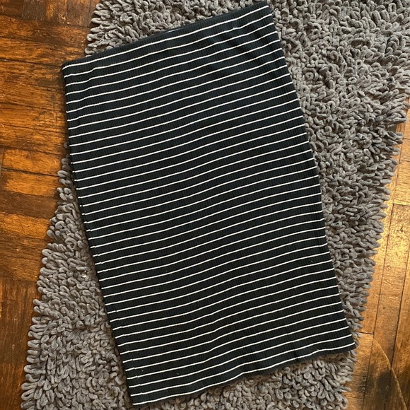 Express Striped Ribbed MIDI Skirt - Picture 2 of 3
